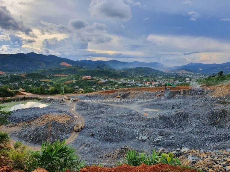 Mỏ Đá Tây Đại Lào 2