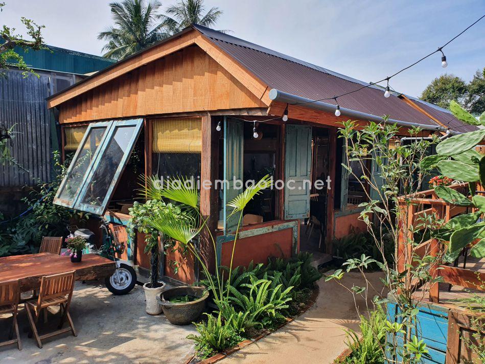 wooden house coffe 5