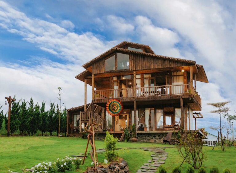 Nhà Bao La – Villa Nhà Gỗ Cạnh Hồ Cai Bảng
