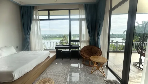 Lake House - ảnh 1