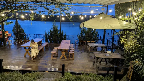 Retreat by the Lake - ảnh 4