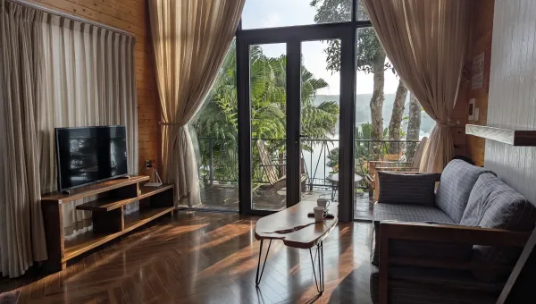 Retreat by the Lake - ảnh 7