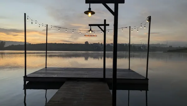 Retreat by the Lake - ảnh 5